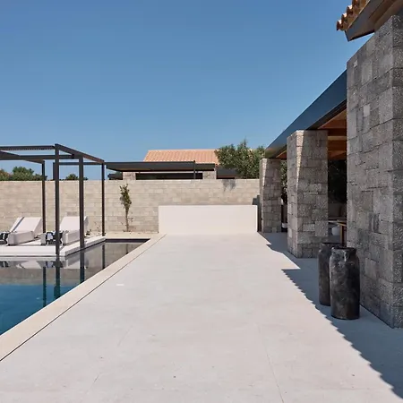 Noero Villa *